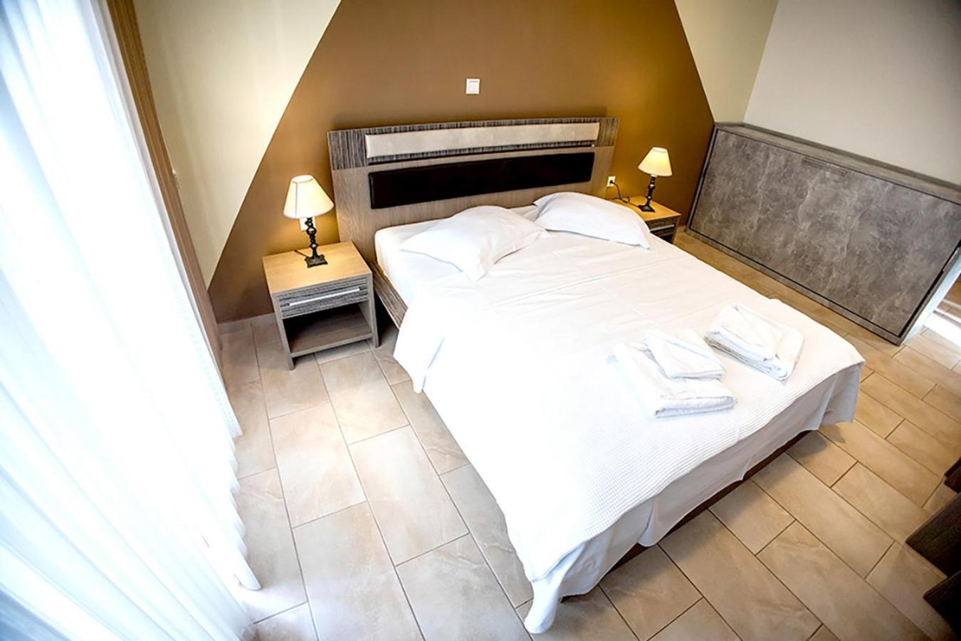 Dafni'S Seaside Luxury Studios Nikíti Kültér fotó