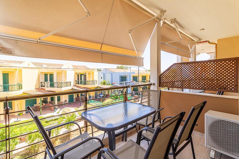Dafni'S Seaside Luxury Studios Nikíti Kültér fotó