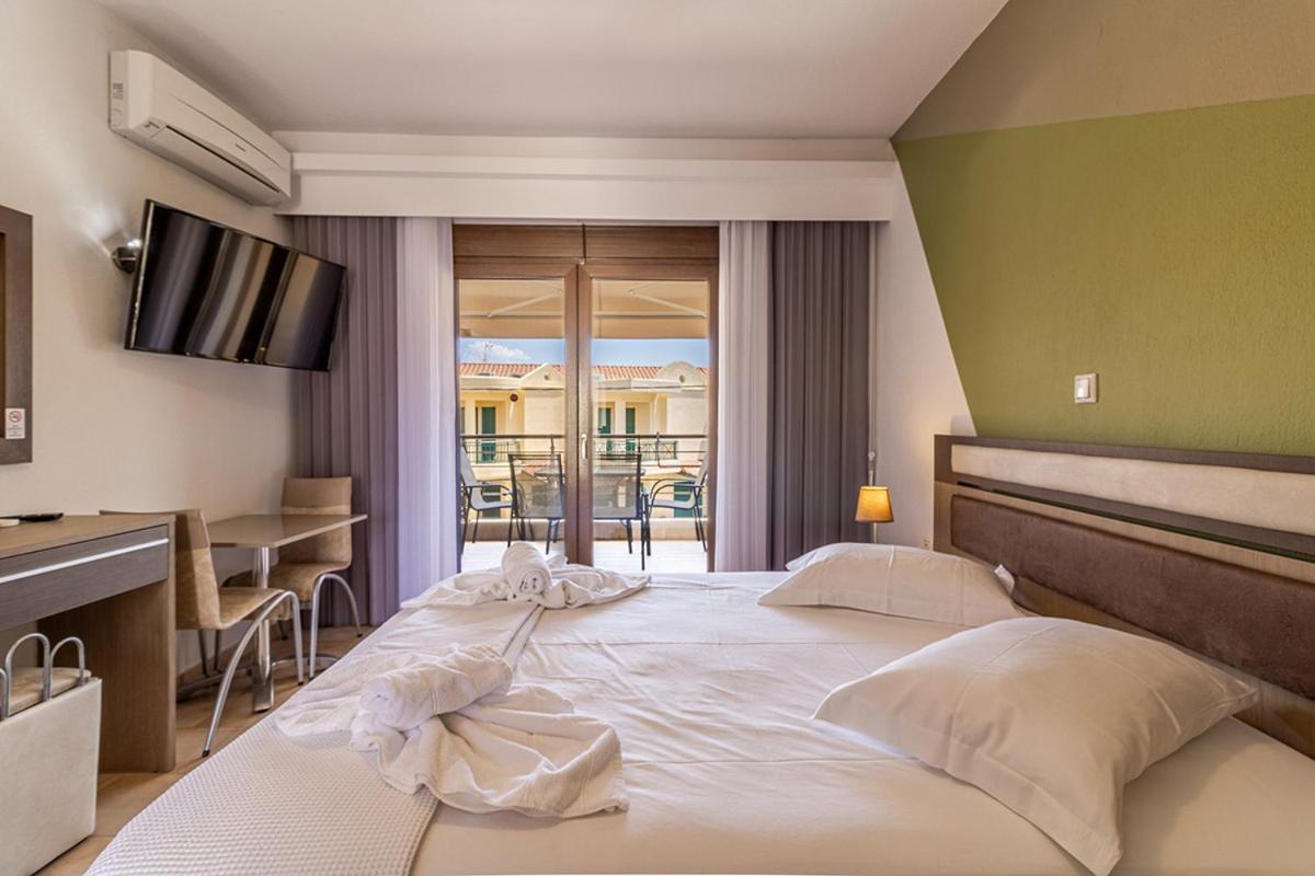 Dafni'S Seaside Luxury Studios Nikíti Kültér fotó