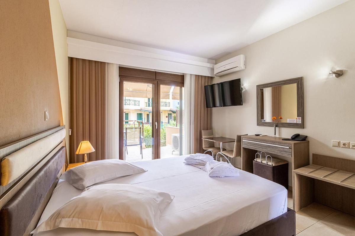 Dafni'S Seaside Luxury Studios Nikíti Kültér fotó