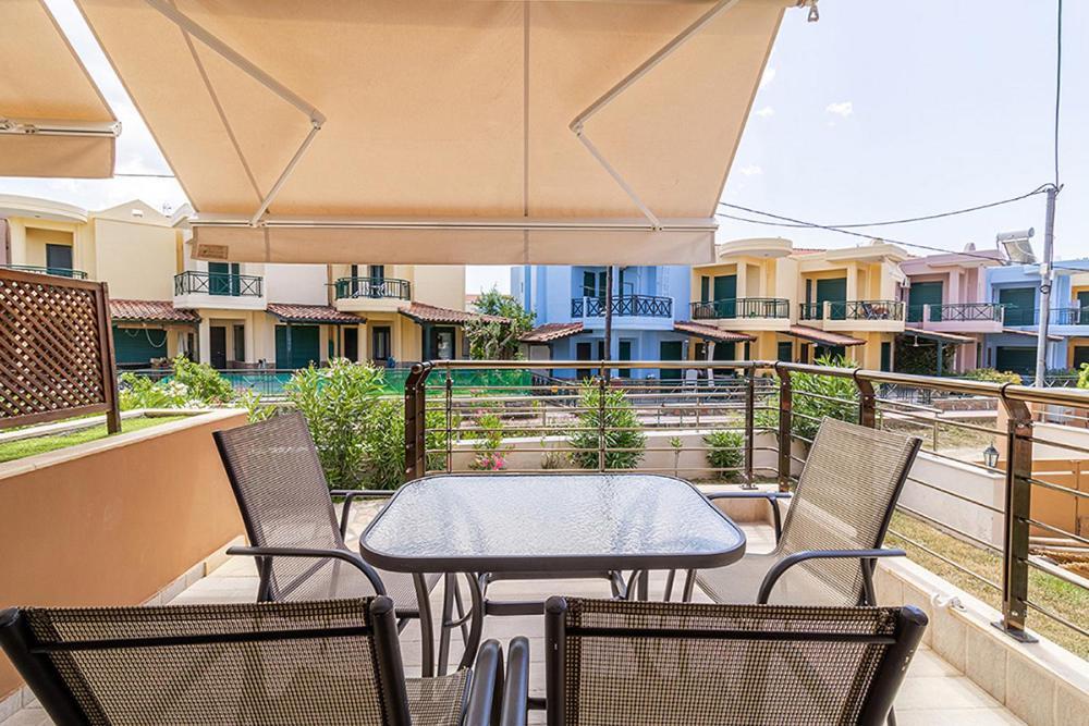 Dafni'S Seaside Luxury Studios Nikíti Kültér fotó